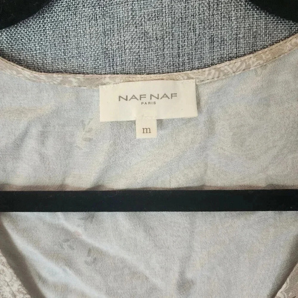 NafNaf Paris Top Blouse Women's Medium Gray & Cream Paisley Floral V-Neck - Picture 3 of 5